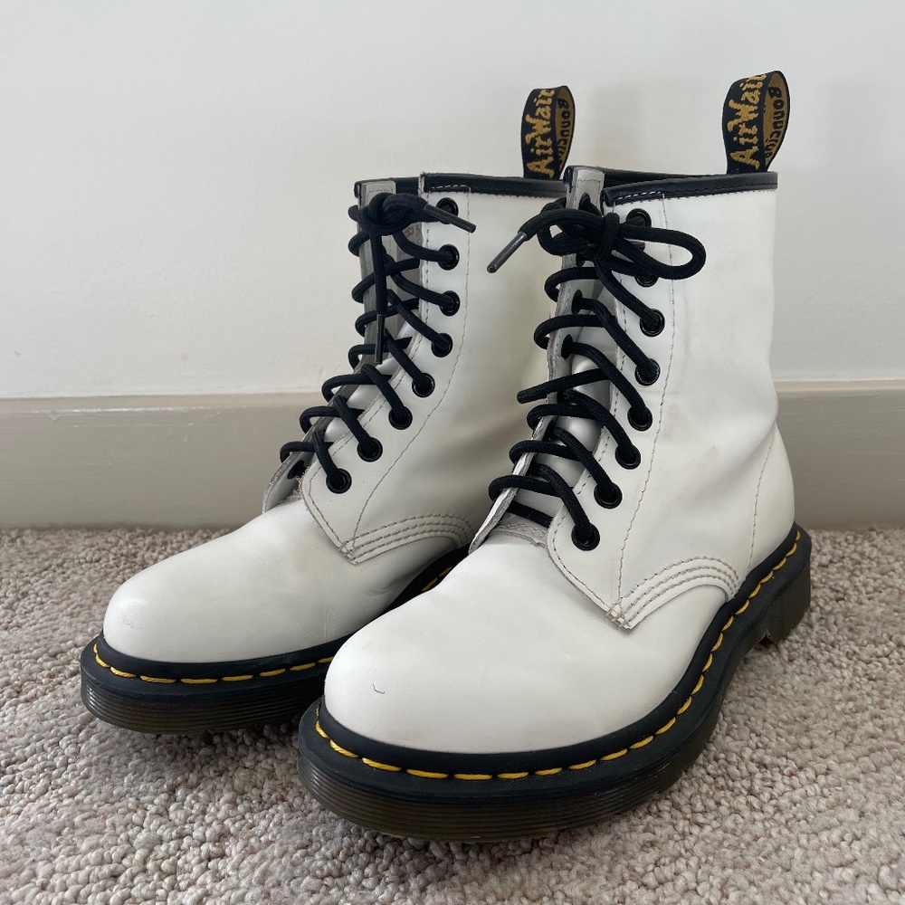 Dr Martens White lace up boot, The Original size 6